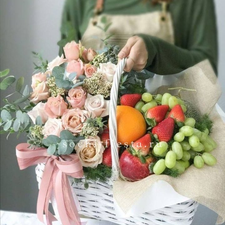 Фруктовая корзина c цветами в Орле