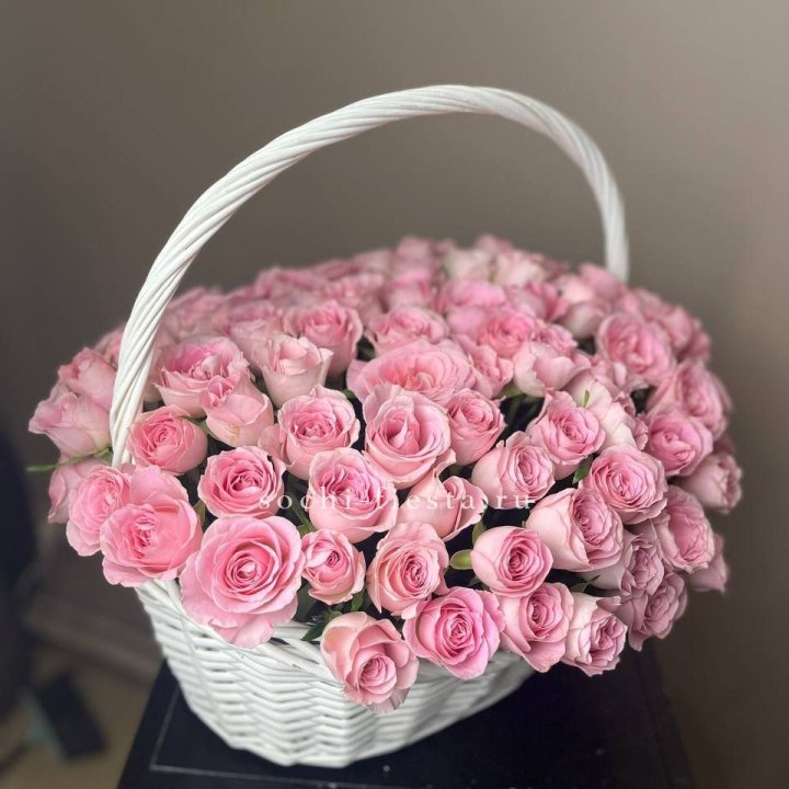 101 розовая роза в корзине в Орле
