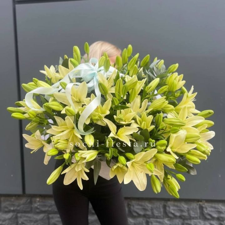 Лилии в корзине в Орле