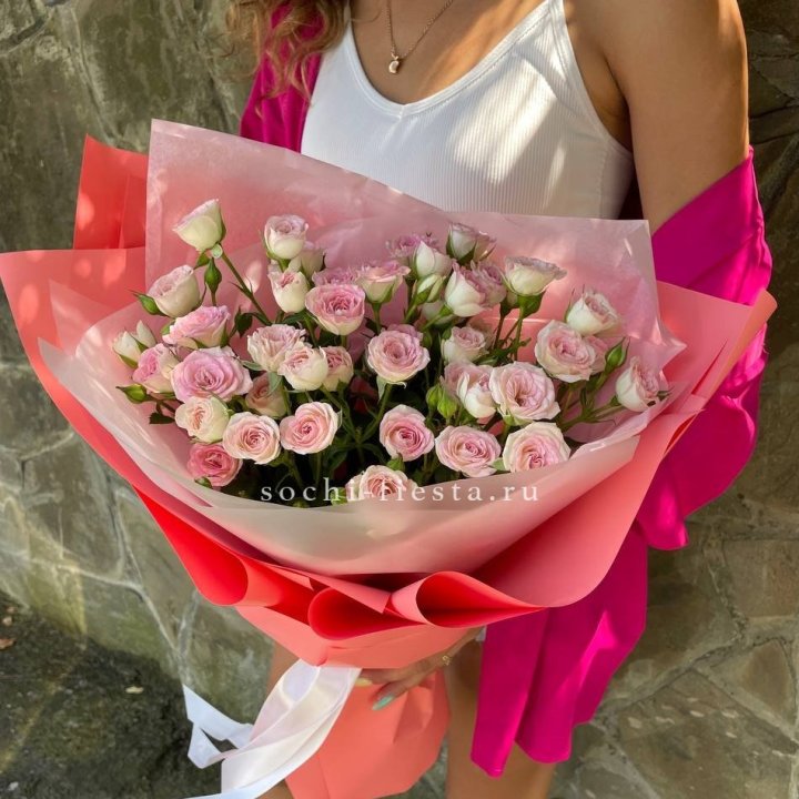 Розовые кустовые розы в Орле