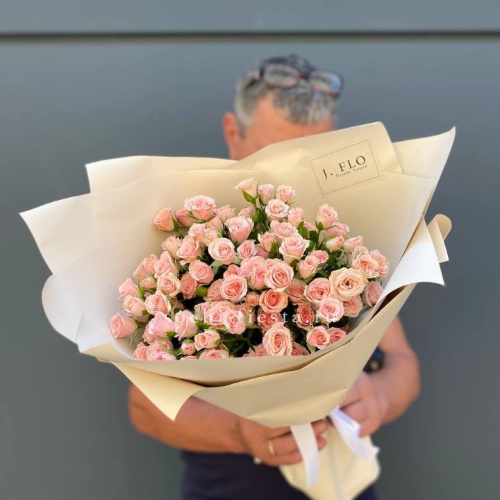 Кустовые розы леди в Орле