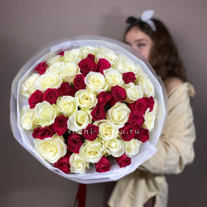 Микс из 55 роз в Орле