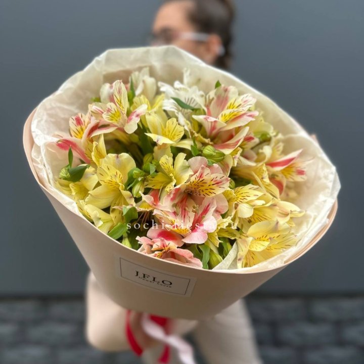 Альстромерии в нежном оформлении в Орле