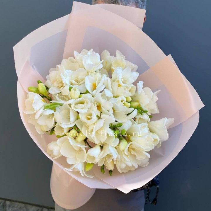 Букет белых фрезий  в Орле