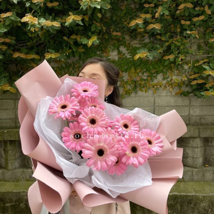 13 розовых гербер в Орле