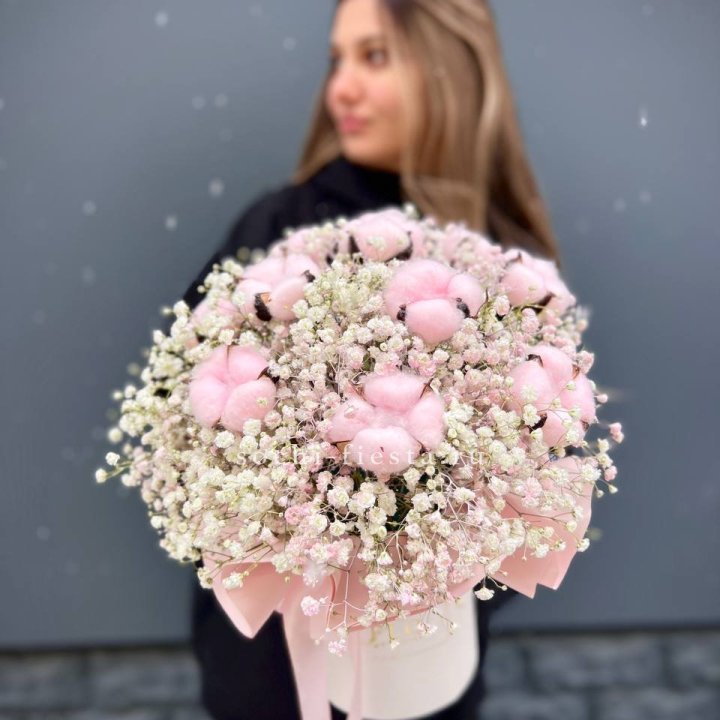 Гипсофилы с хлопком в шляпной коробке в Орле