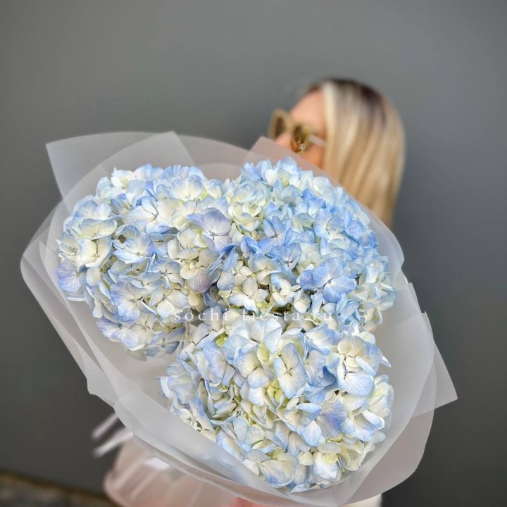 Букет из 3 голубых гортензий  в Орле