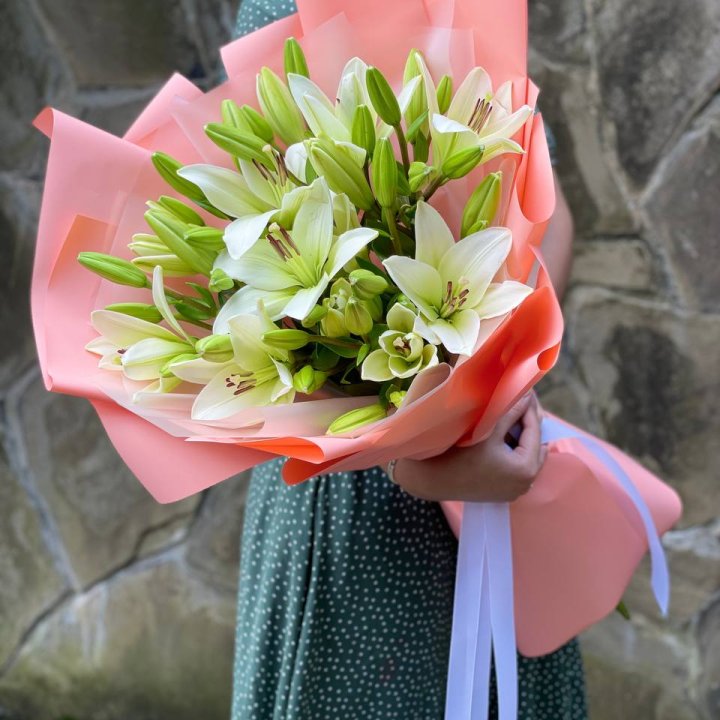 Букет из 7 белых лилий в Орле