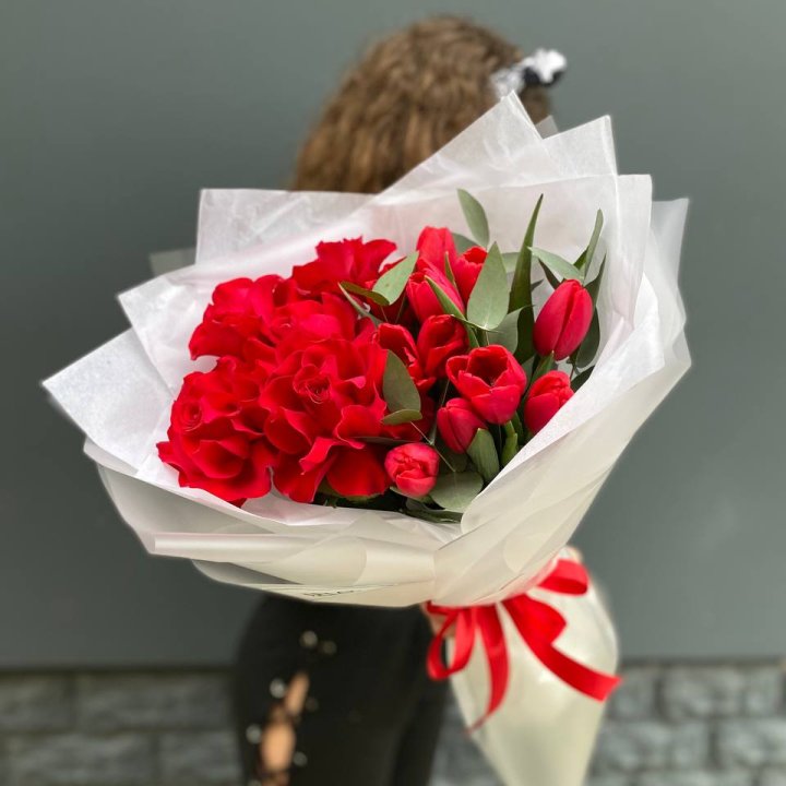 Дуо тюльпаны и розы в Орле