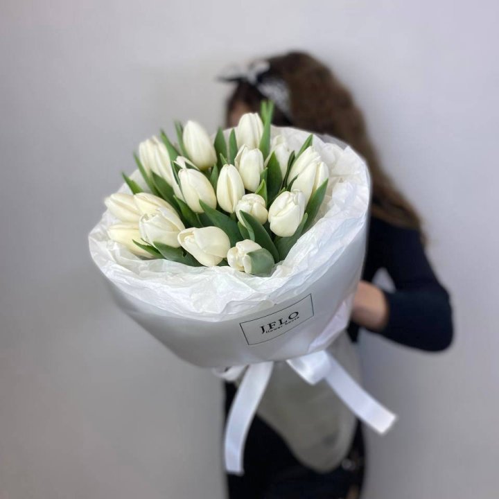  19 белых воздушных тюльпанов в Орле