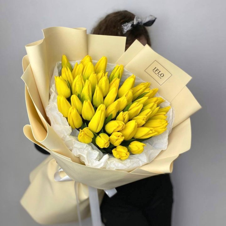 51 жёлтый тюльпан в Орле