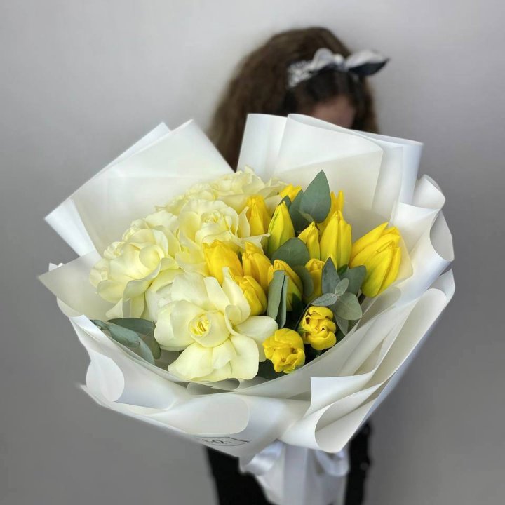 Дуо жёлтые тюльпаны и розы в Орле
