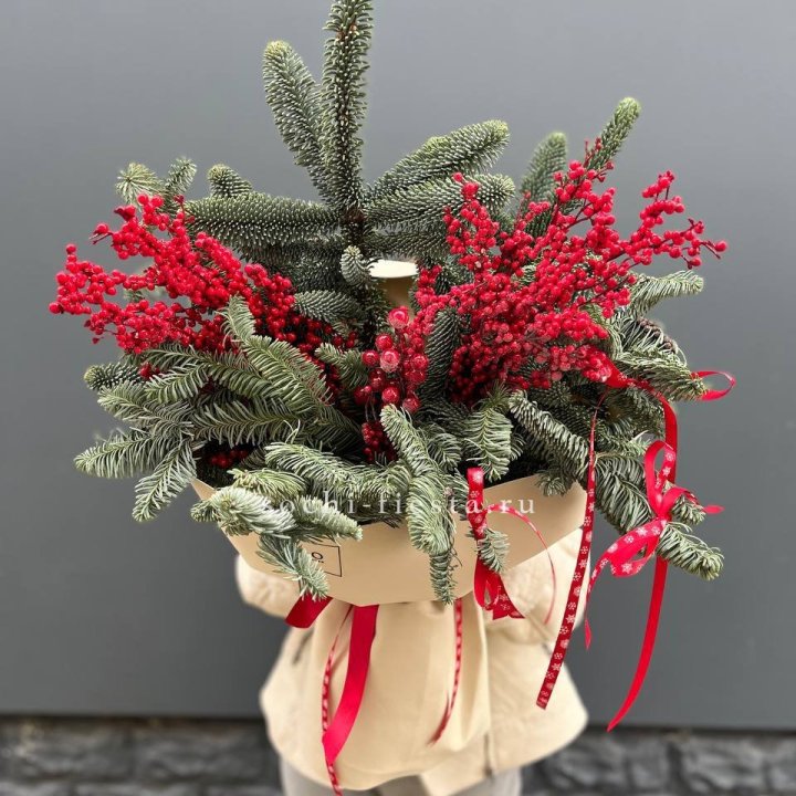 Букет нобилиса и ягод в Орле