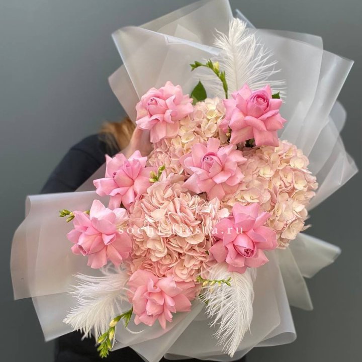  Букет  из гортензий и розовых роз в Орле