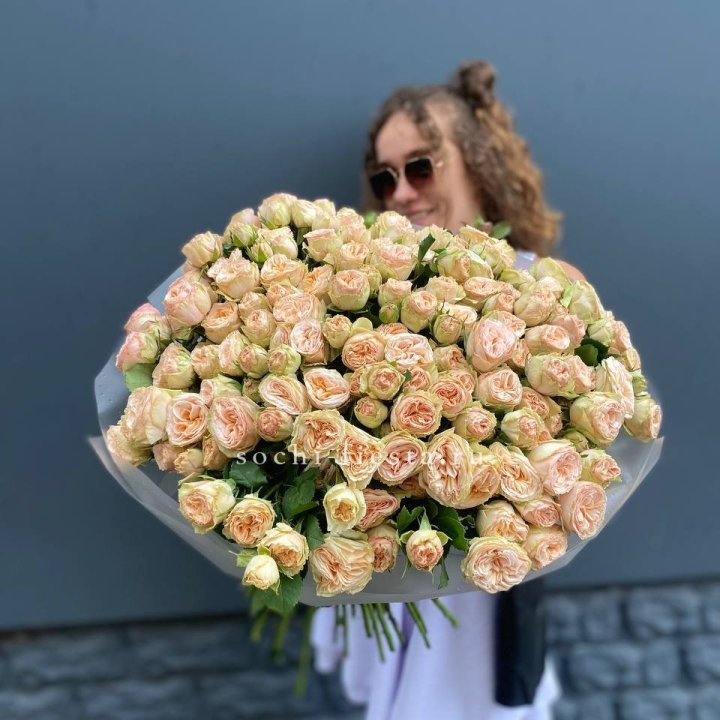 51 пионовидная роза в Орле