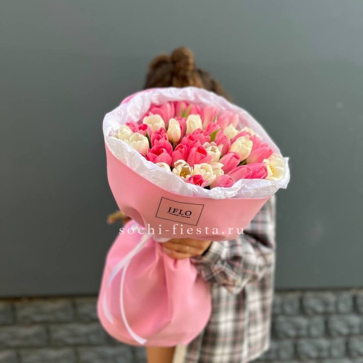 51 бело-розовый тюльпан в Орле