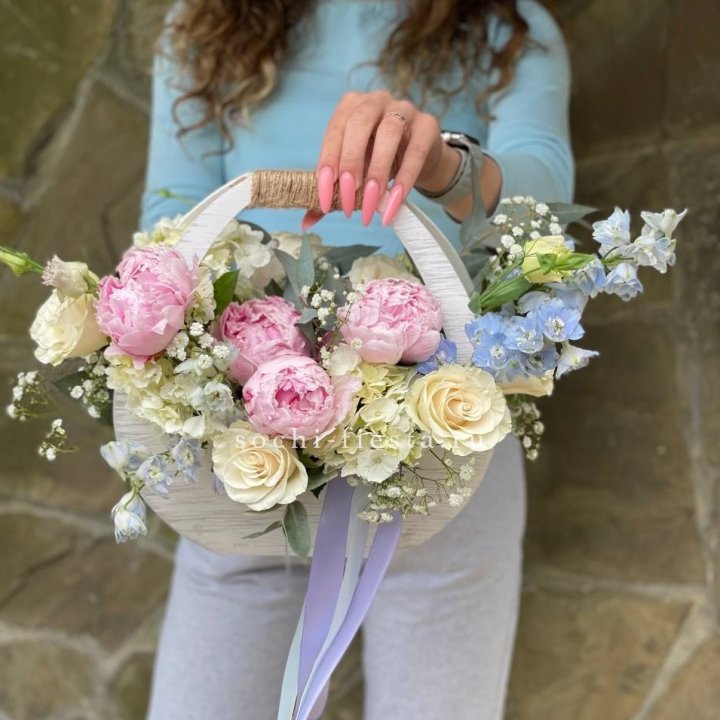 Ящик с пионами в Орле