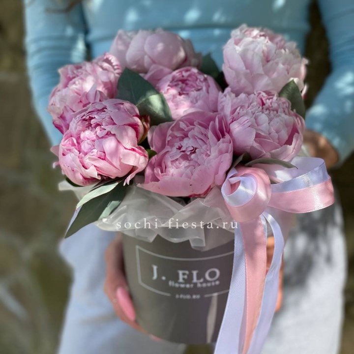 Цилиндр пионов с эвкалиптом в Орле