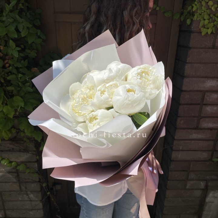 9 белоснежных пионов в Орле