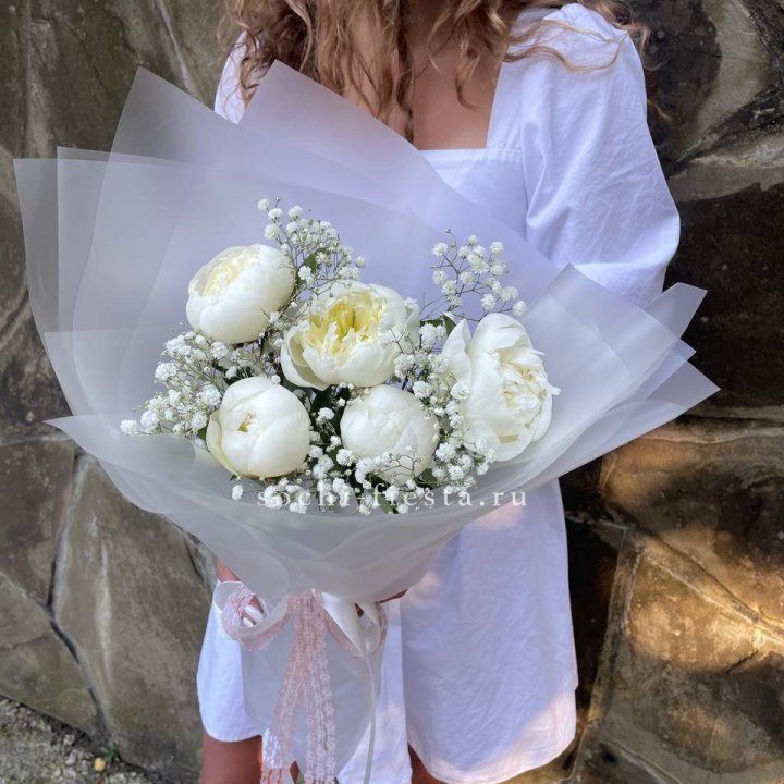 Букет белых пионов "Файв" в Орле