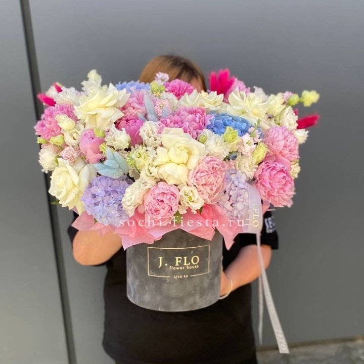 Цилиндр с пионами "Аса" в Орле