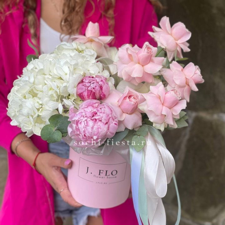 Цилиндр с пионами "Алисия" в Орле