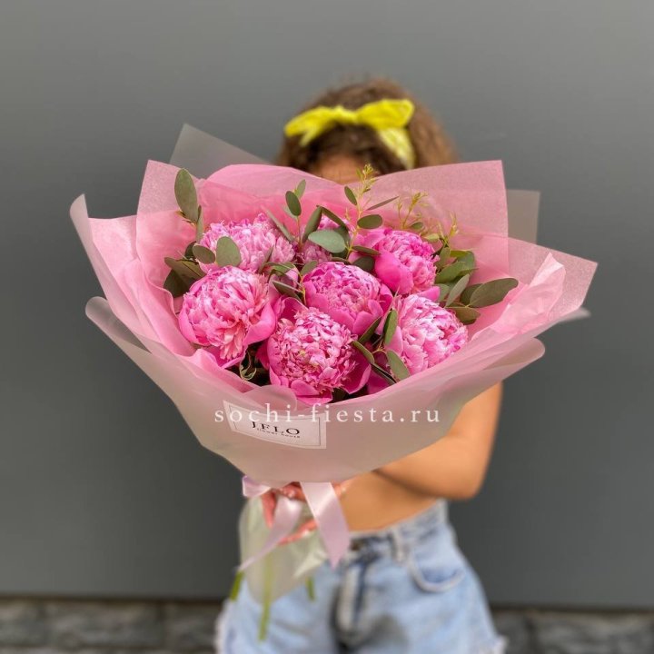 7 ярких пионов в оформлении в Орле