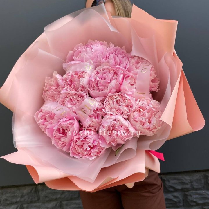 15 пионов "Монинг" в Орле