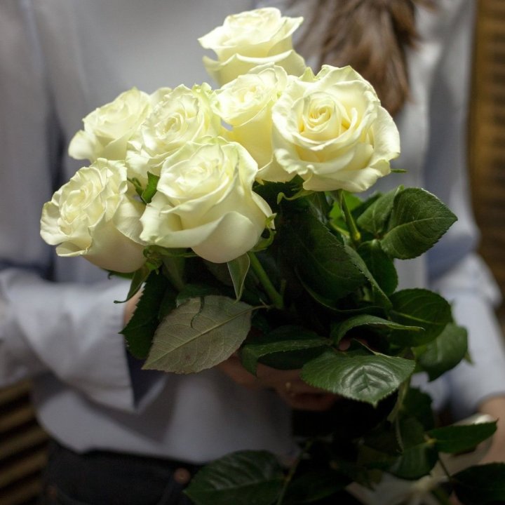 7 белых роз в Орле