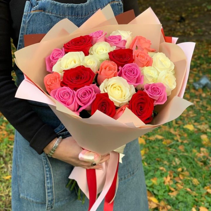 25 роз "Карусель" в Орле