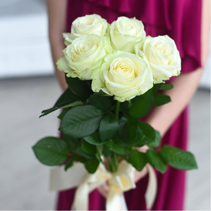 5 белых роз в Орле