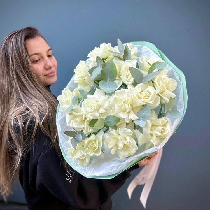 15 Белых французских роз "Ноте бьянка" в Орле