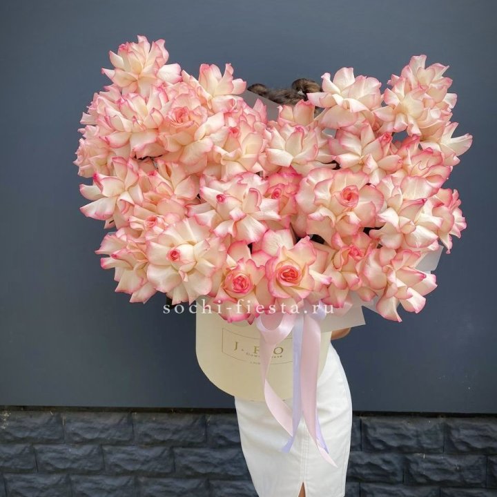 31 французская роза Джумилия в боксе в Орле