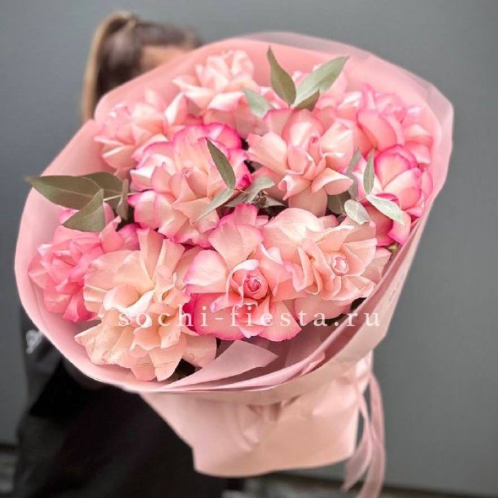 Нежно- розовые французские розы Венди в Орле