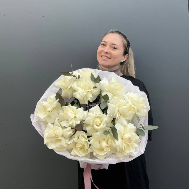 13 Белых французских роз Облако в Орле