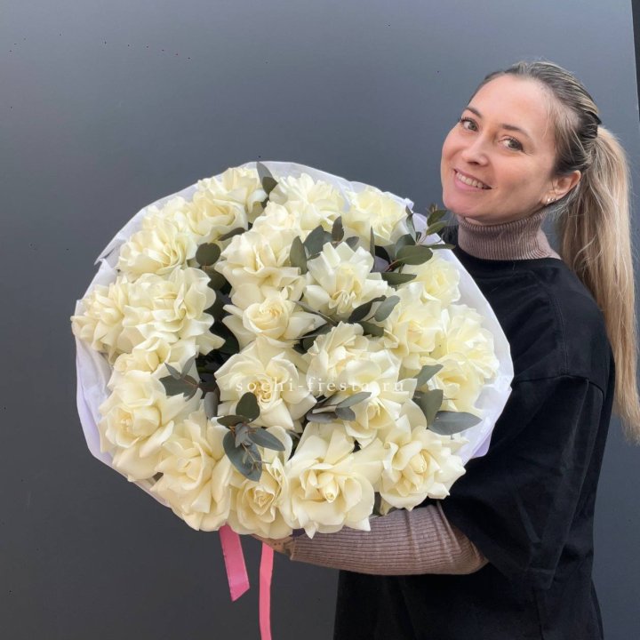 25 Белых французских роз Вайт найс в Орле