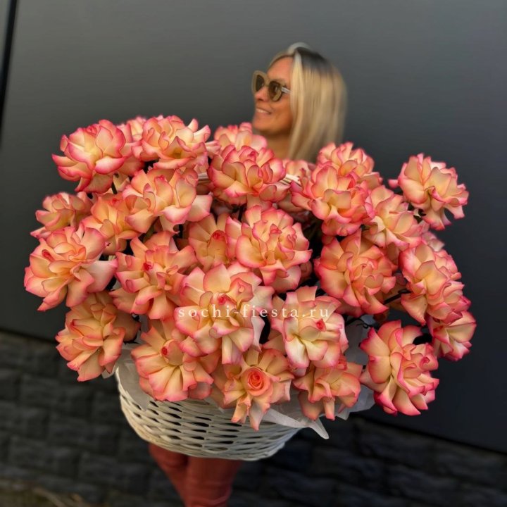 45 французских роз Джумилия в корзине в Орле