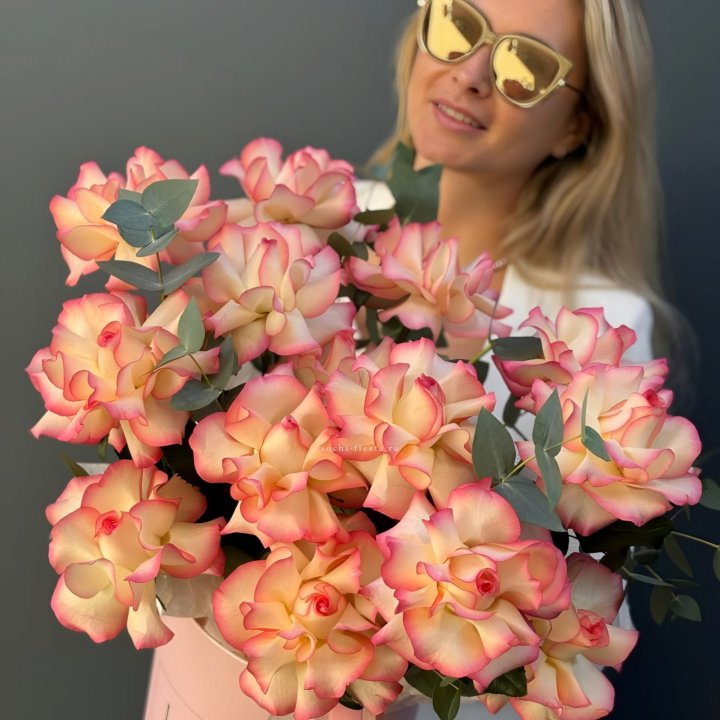 15 французских  роз Джумилия в боксе в Орле