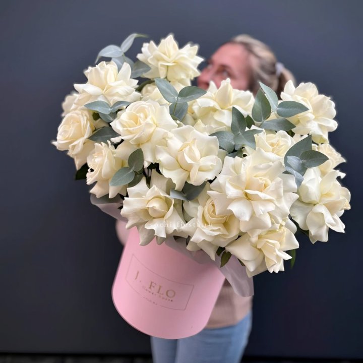 25 Французских белых роз в боксе в Орле