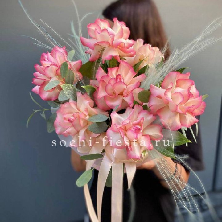 9 Французских роз Джумилия в боксе в Орле