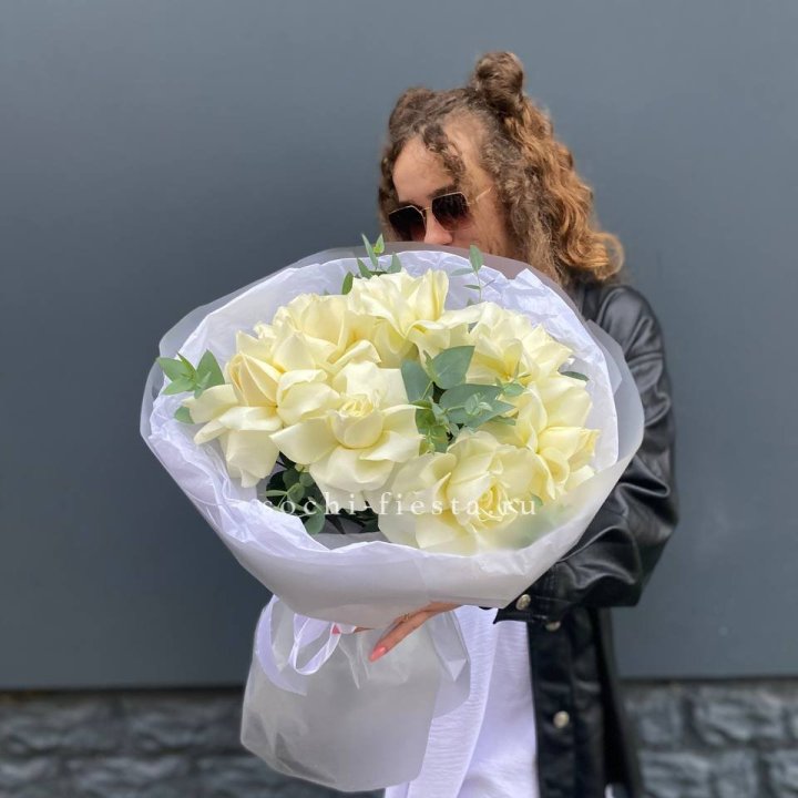 7 Белых французских роз  в Орле