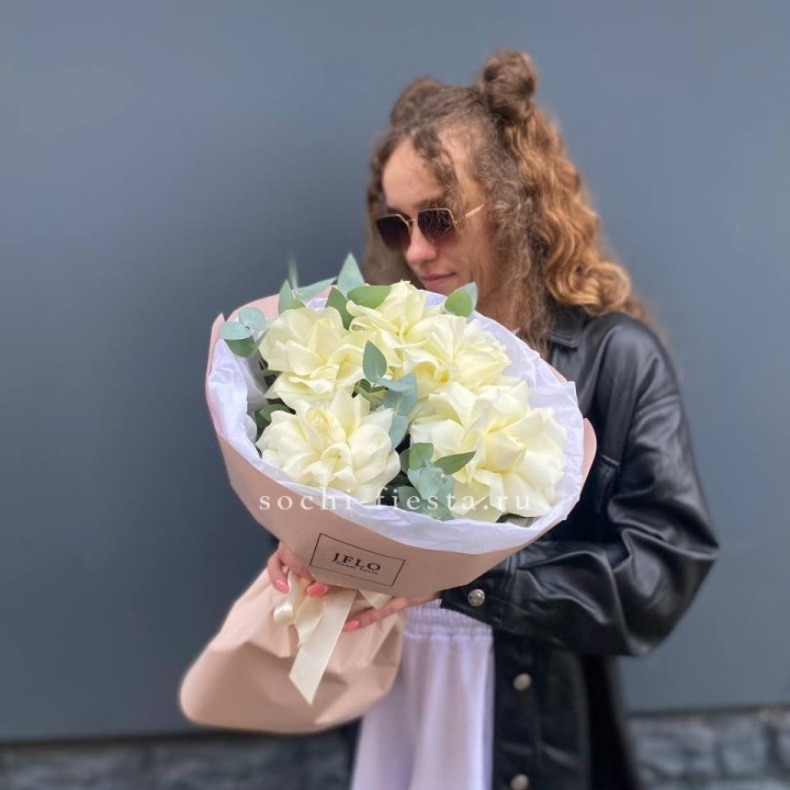 5 Белых французских роз в Орле