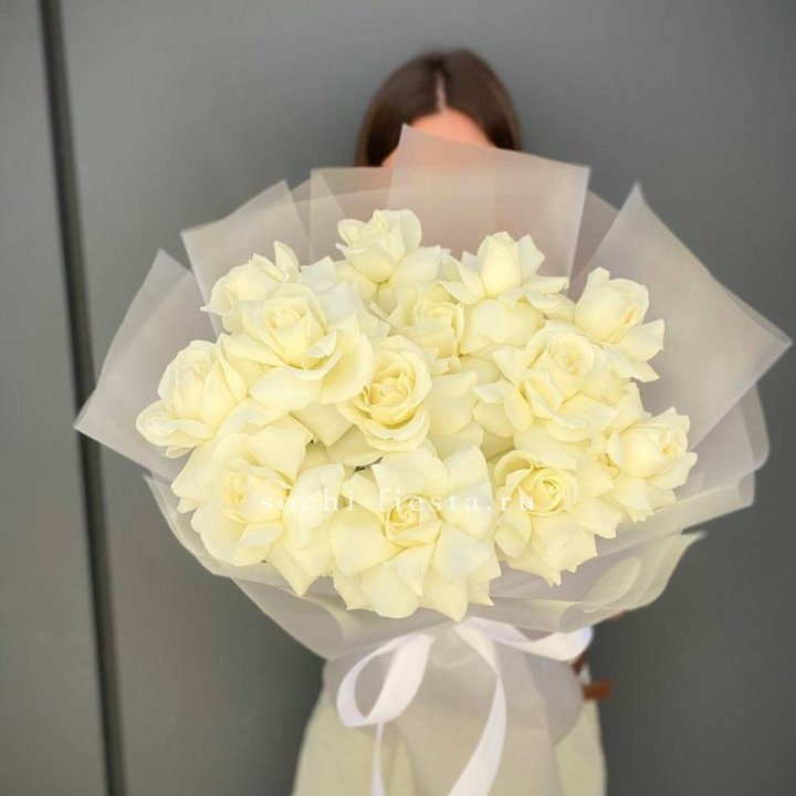 13 белых роз в Орле