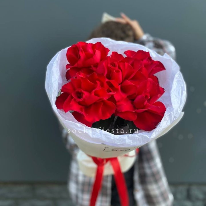 5 французских красных роз в Орле