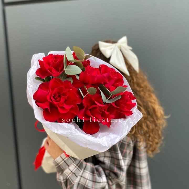 7 красных французских роз в Орле