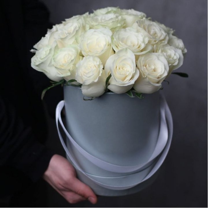 15 белых роз в цилиндре в Орле
