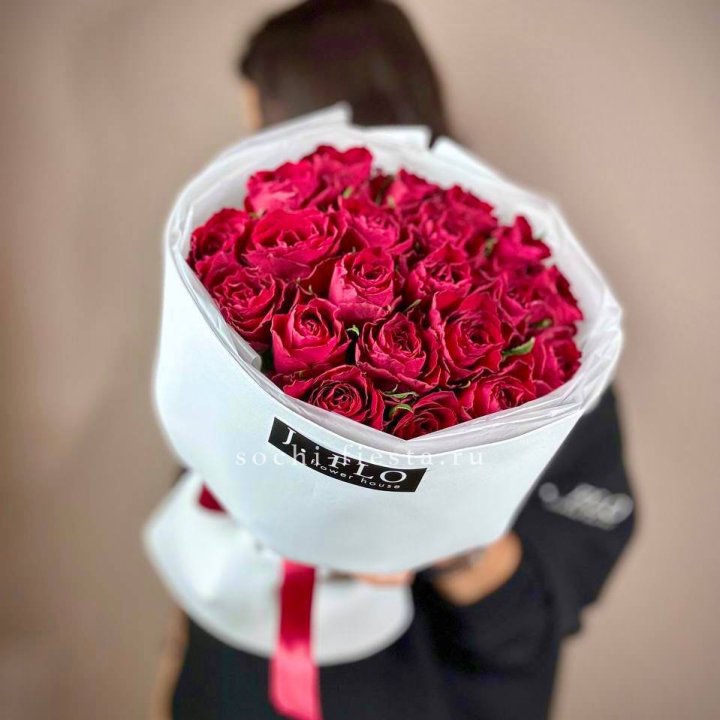 Букет красных роз мадам ред в Орле