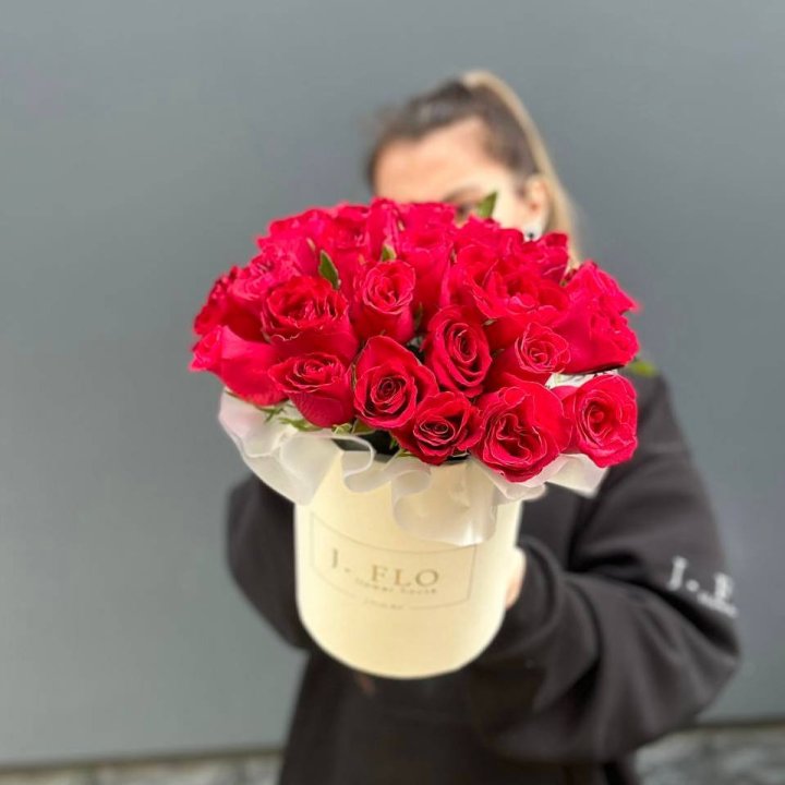 27 кенийских роз в боксе в Орле