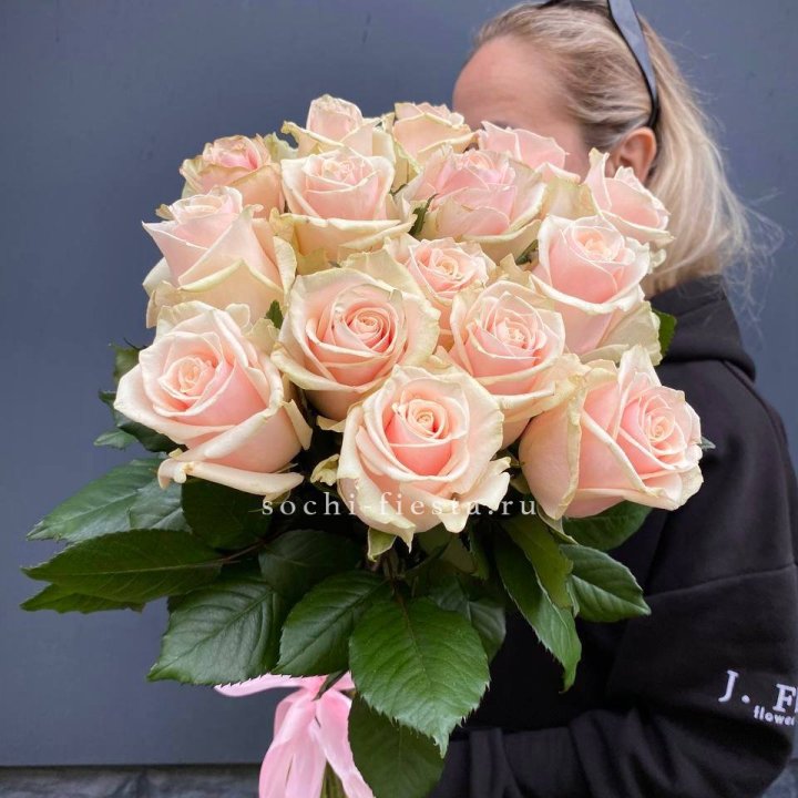 15  кремовых высоких роз в Орле
