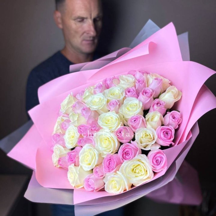 51 белых и розовых роз в Орле